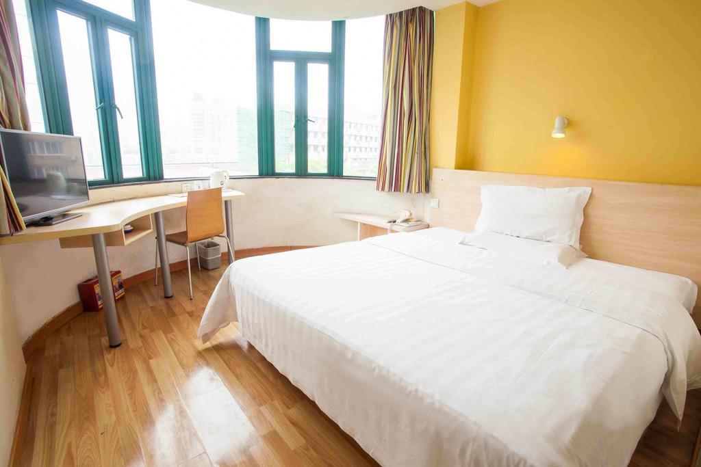 7Days Premium Chongqing Hongqihegou Hotell Rum bild